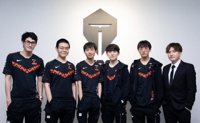 LPL A组资格赛： Weibo Gaming 和 Bilibili Gaming 进入了 Team WE 的巅峰组，经过加赛战胜了 EDward Gaming 以保持机会