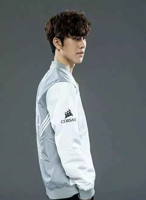 电竞比分EliGE：我不认为s1mple打完这次比赛后就会说“不想打了”