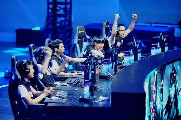 【赛后战报】没有悬念！BLG2：0轻松战胜RNG首战告捷