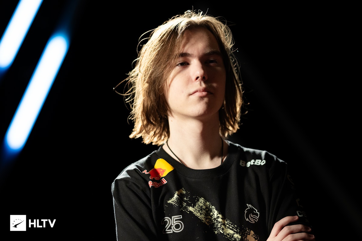 jL 暗示复出：“猜猜谁回来了？”